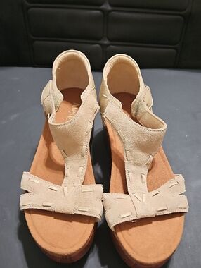 Alegria Women’s Suede T-Strap Sandals in Beige Size 39 (US Size 9)